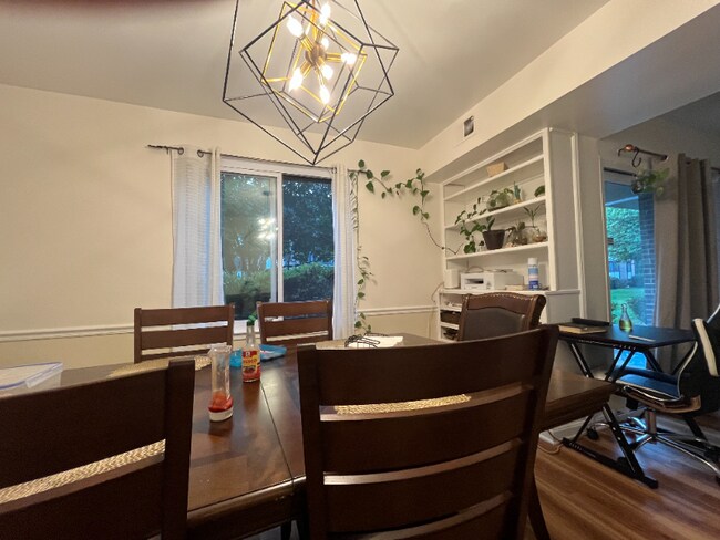Building Photo - 9705 Kings Crown Ct
