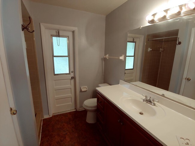 Foto del edificio - 3415 Woodmont Dr