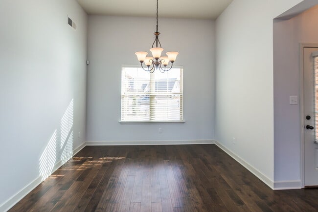 Building Photo - 3363 Hill Valley Ln