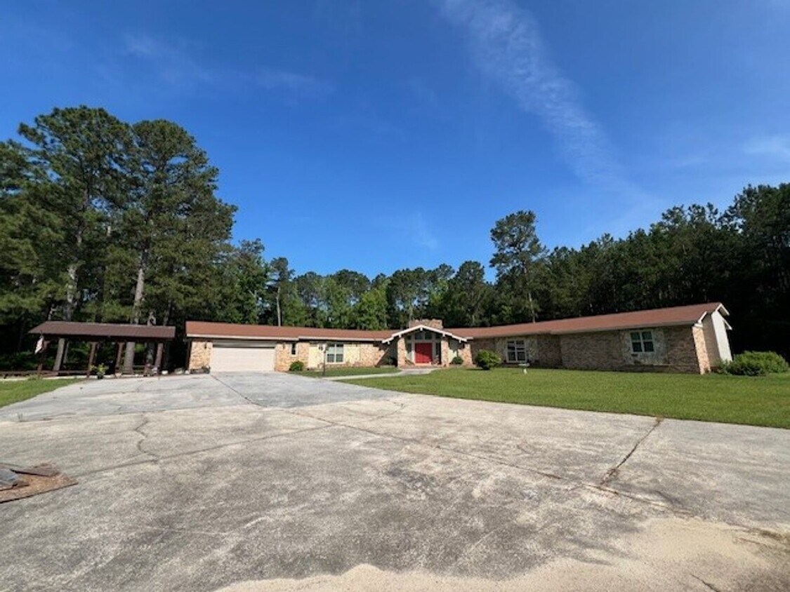 Foto principal - 3 Bedroom, 3 Bath Home in Dearing