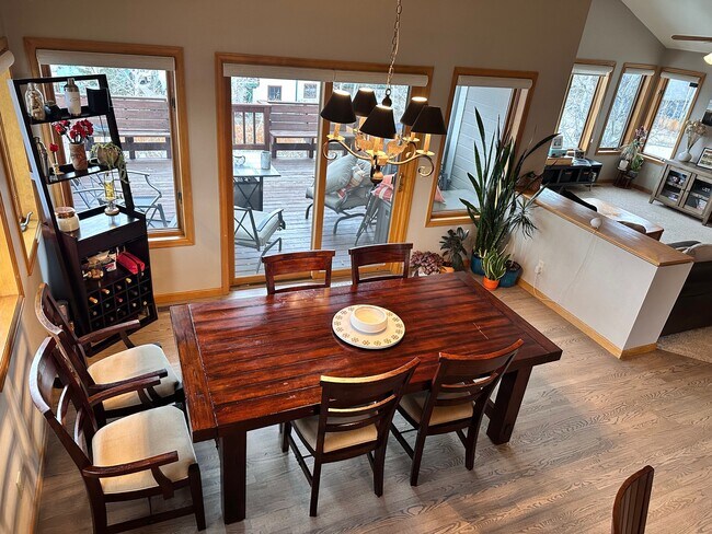 Foto del edificio - 318 Blackberry Ln