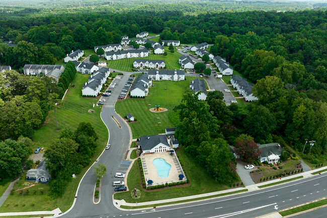 Building Photo - Cloisters of Mount Holly Apartment Homes