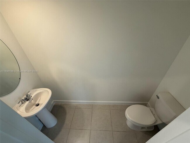 Foto del edificio - 726 SE 13th Ct