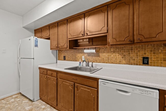 Building Photo - Townhouse for Rent in Virginia Beach!