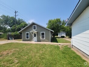 Building Photo - 142 Allen St