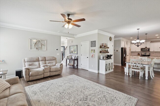 Building Photo - Spacious 4BR Home with Screened Porch & Fenced Yard in Effingham