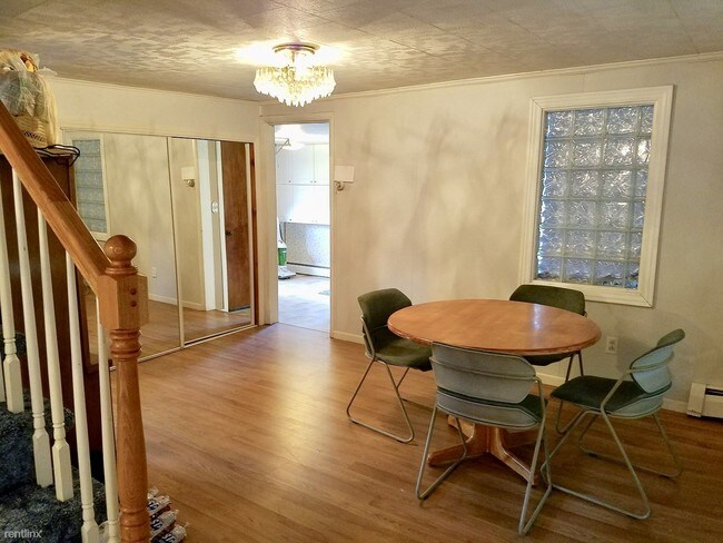 Building Photo - 3 br, 2.5 bath House - 836 Waterton Rd