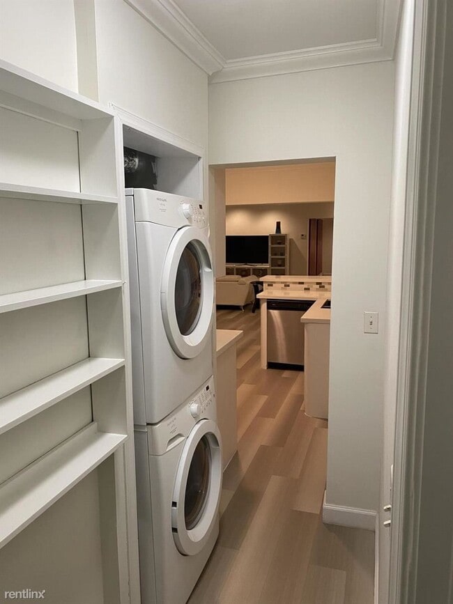 Building Photo - 2 br, 2 bath Townhome - 325 Sunset Dr Apt A
