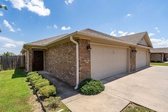 Building Photo - 1118 Springhill Rd