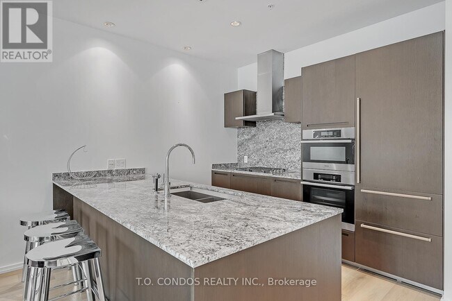 Building Photo - 180 University Ave