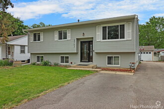 Building Photo - 4703 W Shore Dr