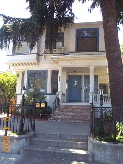 Victorian at Front of Lot - 657 S 6th St