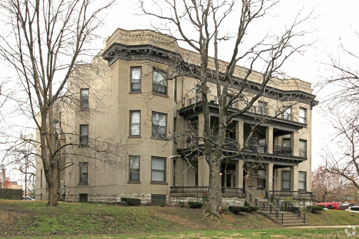 Foto del edificio - 432 Kensington Ct