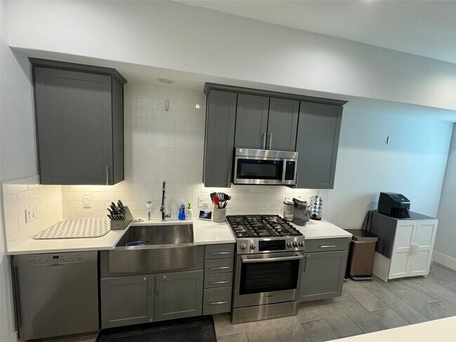 Foto del edificio - 412 N Live Oak St