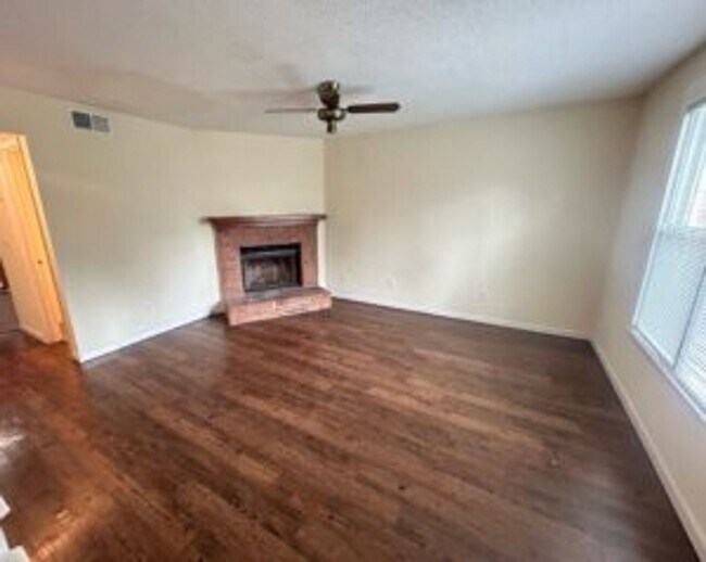 Foto del edificio - 125 Manorwood Ct