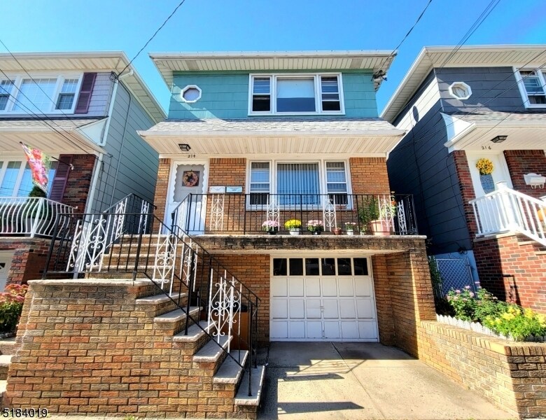 Primary Photo - 214 N 3rd St