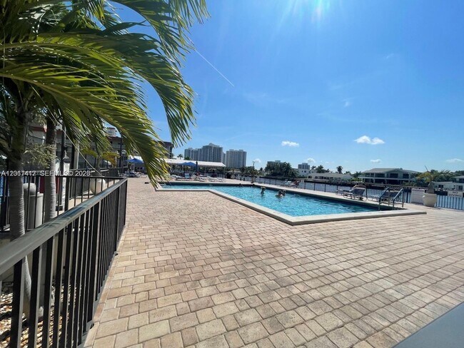 Foto del edificio - 2049 S Ocean Dr