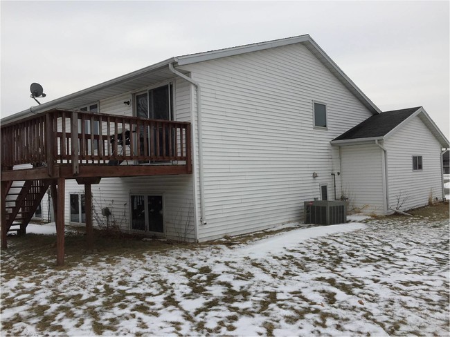 Building Photo - 3025 Conesta Dr