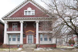 Building Photo - 612 Clairmount Ave