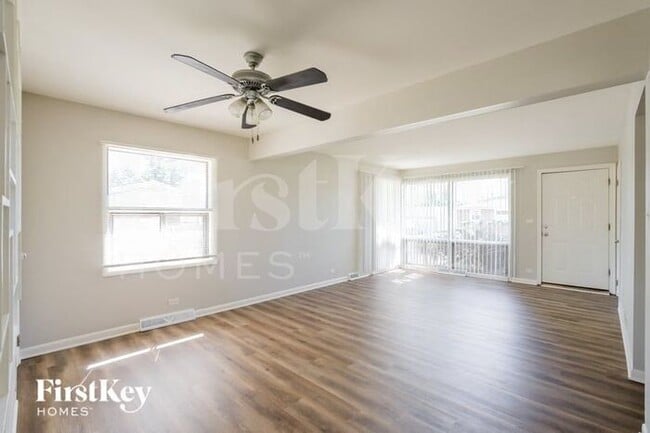 Foto del edificio - 340 E Myrick Ave