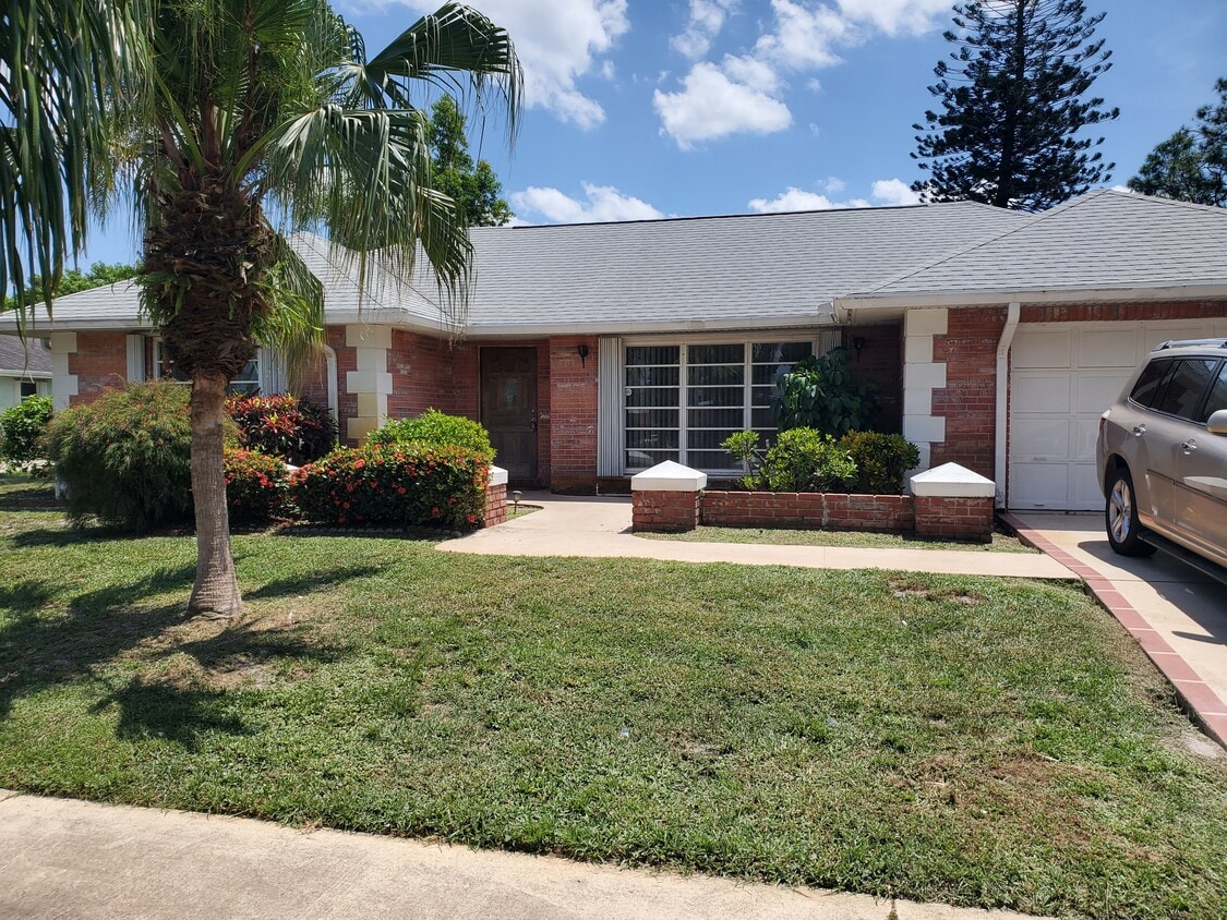 Primary Photo - 154 SE Selva Ct
