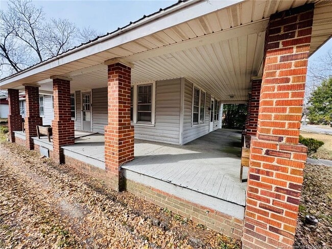 Building Photo - 411 Carthage Rd