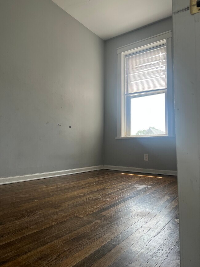 Bedroom/ will be repainted - 3330 W Hutchinson St