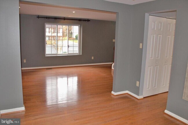 Foto del edificio - 9400 Wrought Iron Ct