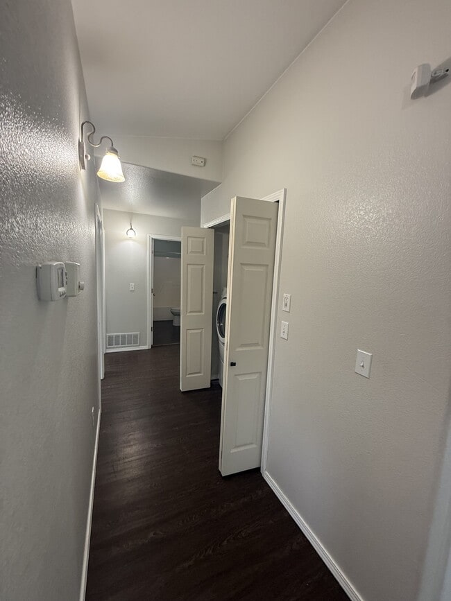 Building Photo - 4470 E Birchwood Dr