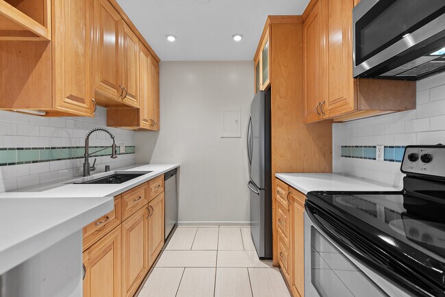 Building Photo - 7742 Redlands St
