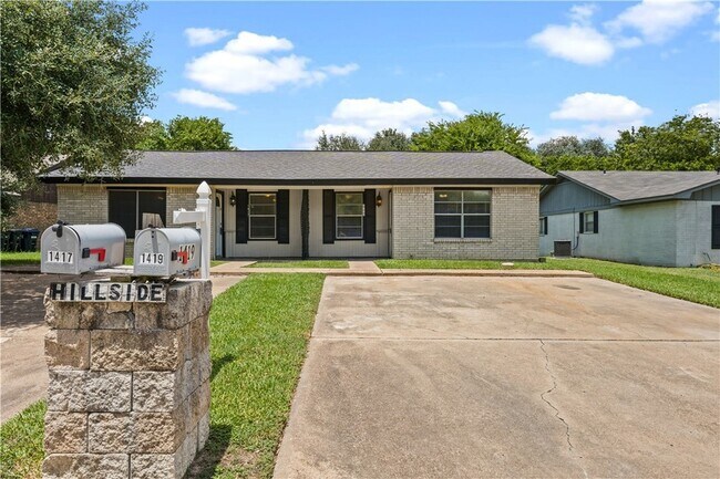 Building Photo - 1419 Hillside Dr