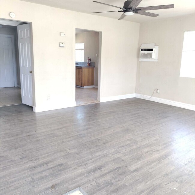 Building Photo - Don't Miss Out on this Great Deal!!