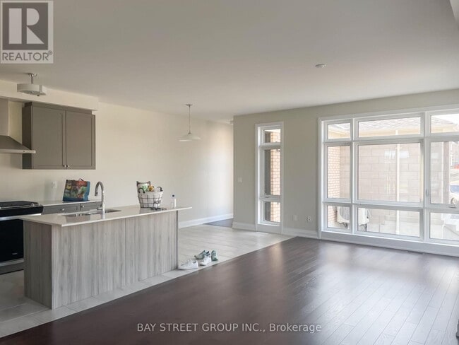 Building Photo - 993 Crowsnest Holw