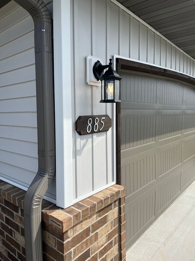 Building Photo - Where Convenience Meets Luxury.