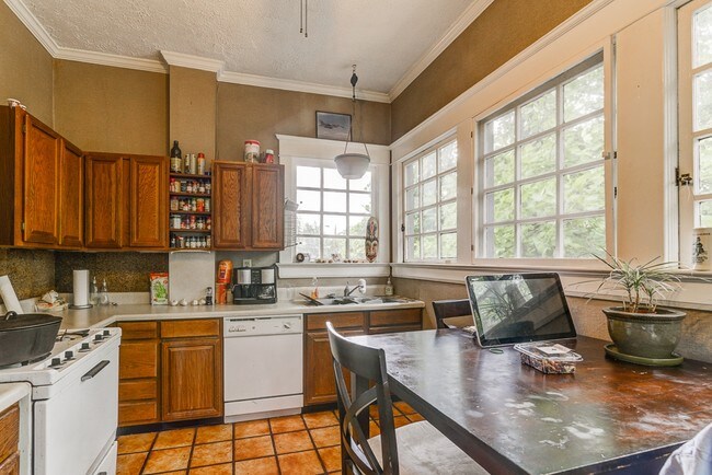 Foto del edificio - 823 N Highland Ave NE