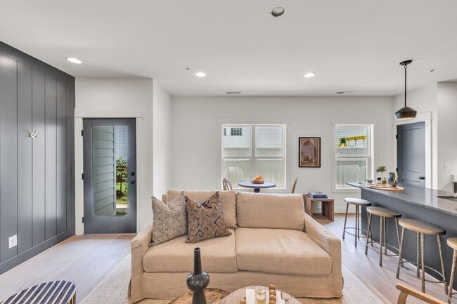 Building Photo - 4115 4th Ave S