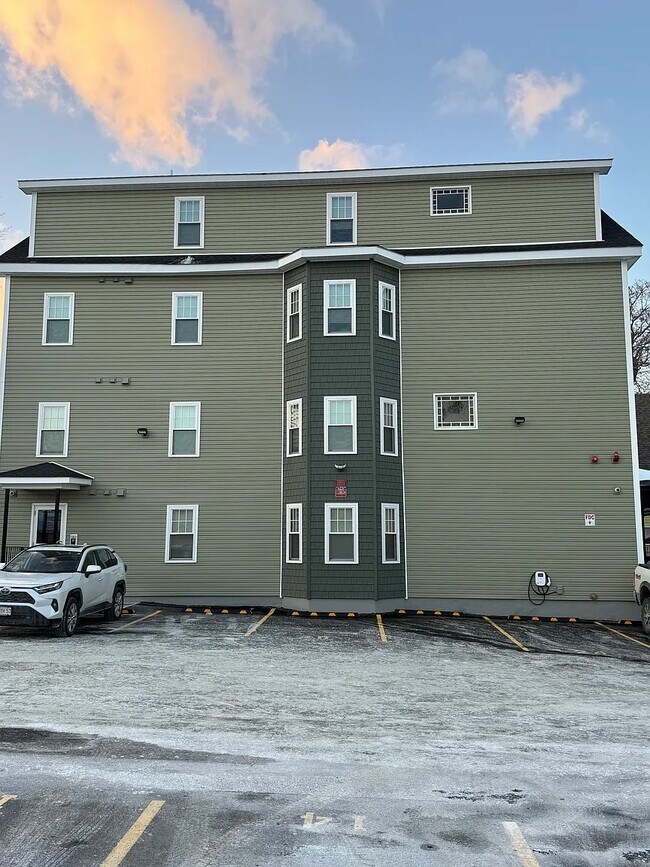 Estacionamiento con cargador de vehículos eléctricos - 36 Blackstone River Rd