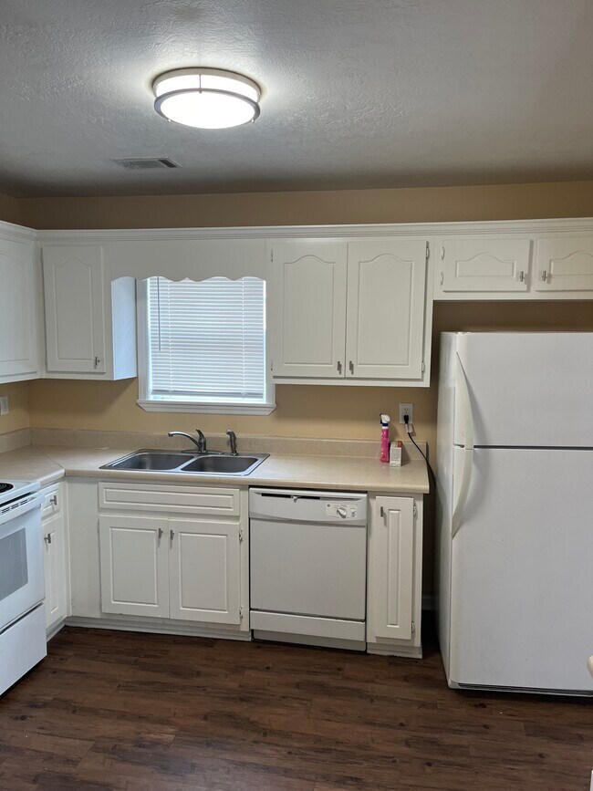 Building Photo - 2707 Landing Loop Dr