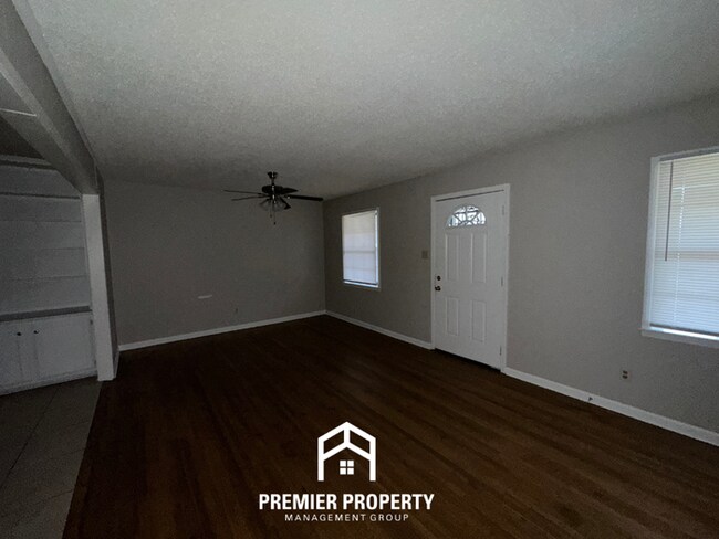 Building Photo - Charming 3BR Bartlett Home w/ Rustic Fireplace, Covered Patio & Fenced Yard
