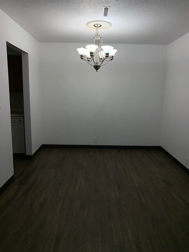 Foto del edificio - 2050 Holiday Rd