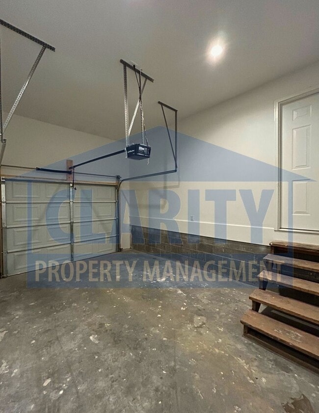 Foto del edificio - Two bedroom townhome w/garage!