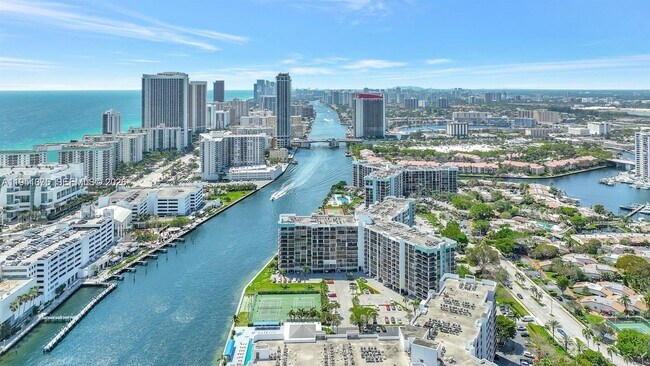 Foto del edificio - 400 Leslie Dr