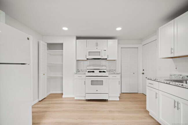 Foto del edificio - 220 Hillside Ave