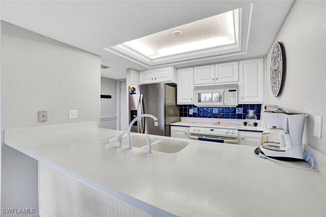 Foto del edificio - 5220 Bonita Beach Rd SW