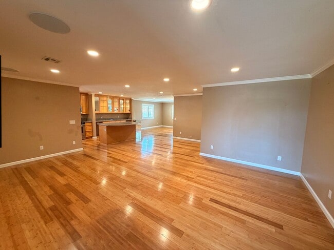 Building Photo - Unbelievable 4 Bed, 4 Bath House For Rent In Buena Park-Must See To Appreciate!