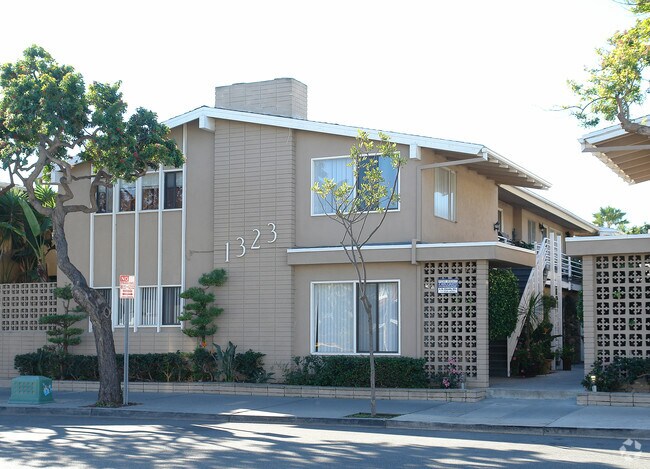 Building Photo - 1321-& 1323 E Balboa Blvd
