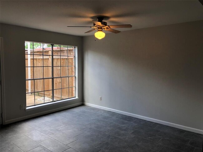 Foto del edificio - 1059 Willow Oaks Cir