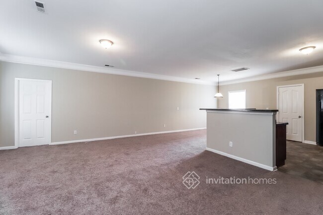 Building Photo - 6840 Goldenwillow Dr