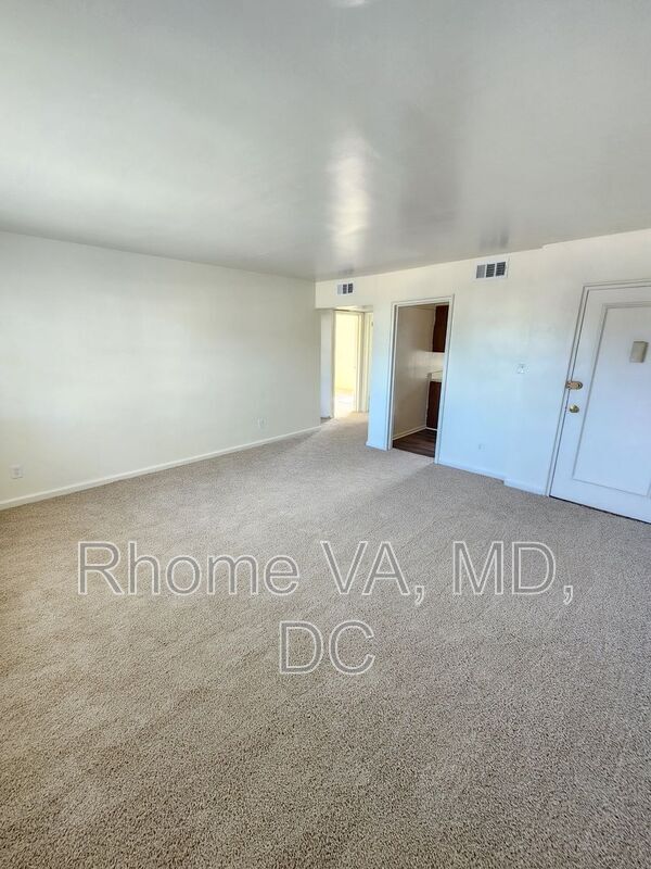 Foto del edificio - 6192 Greenwood Dr