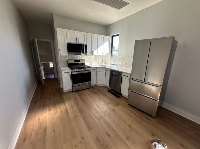 Building Photo - 430 Dickinson St